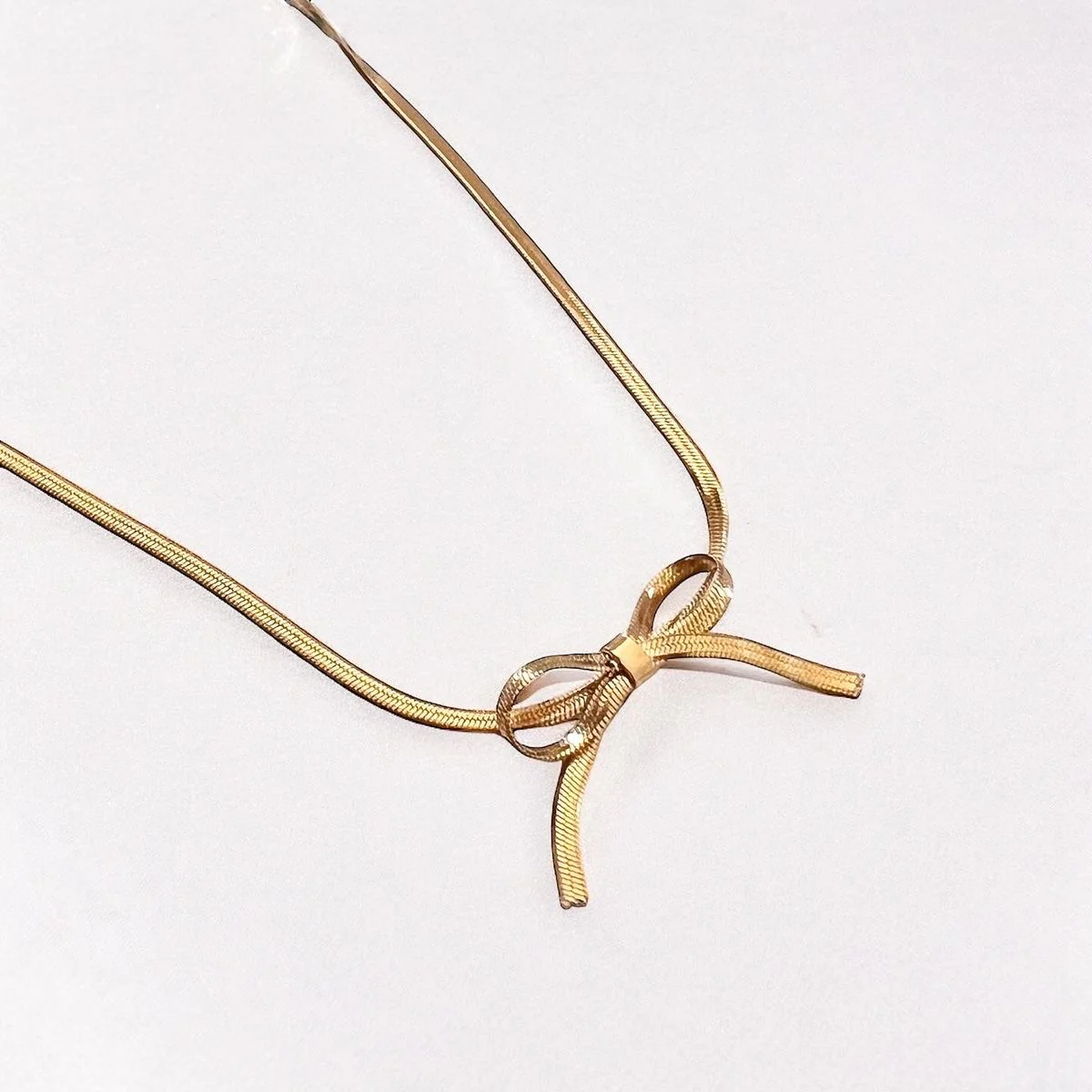 Bow pendant